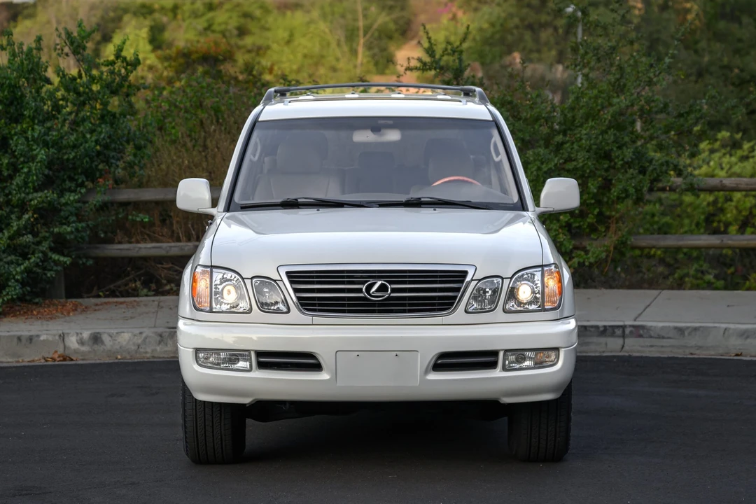2000 Lexus LX 2nd Gen - Image 8 of 31