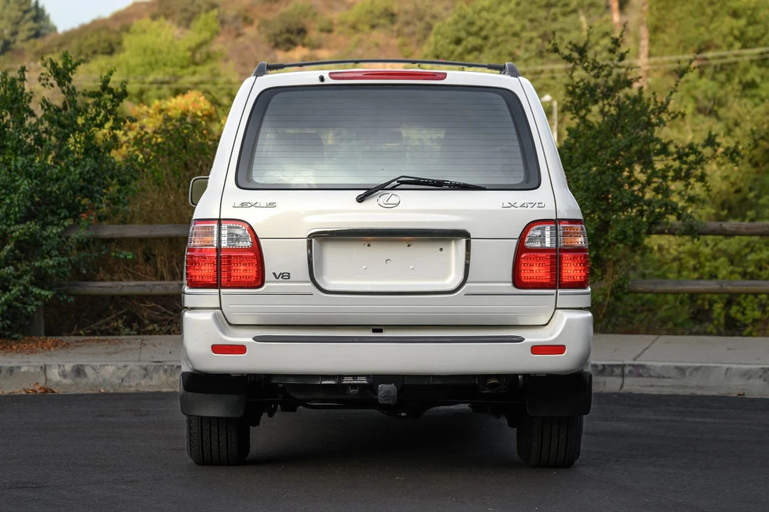 2000 Lexus LX 2nd Gen - Image 14 of 31