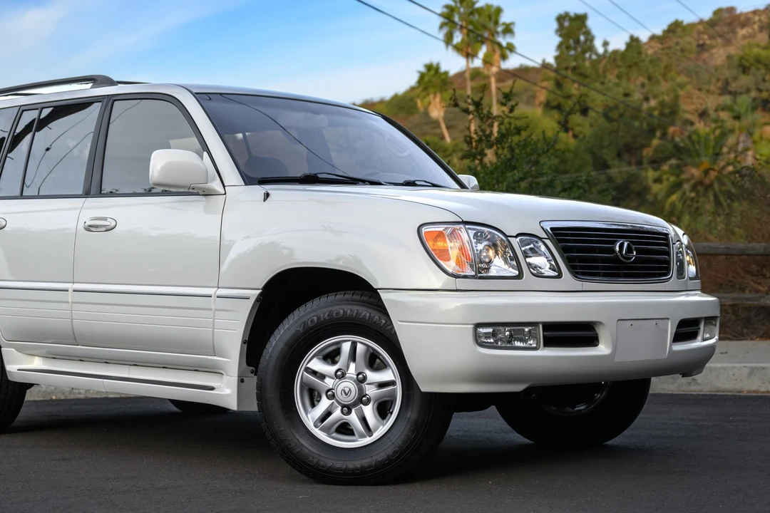 2000 Lexus LX 2nd Gen - Image 29 of 31