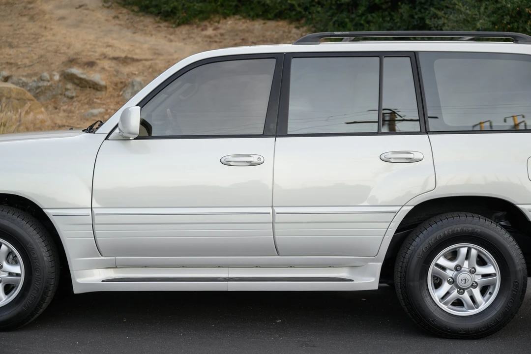 2000 Lexus LX 2nd Gen - Image 20 of 31