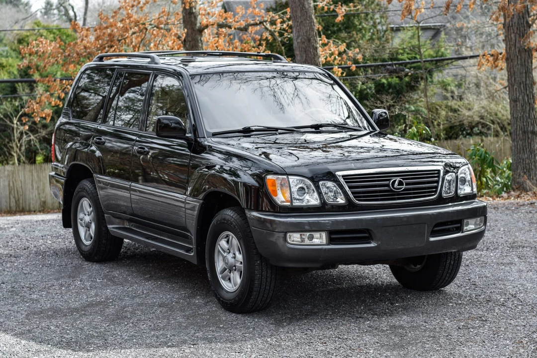 2000 Lexus LX 2nd Gen - Image 2 of 31