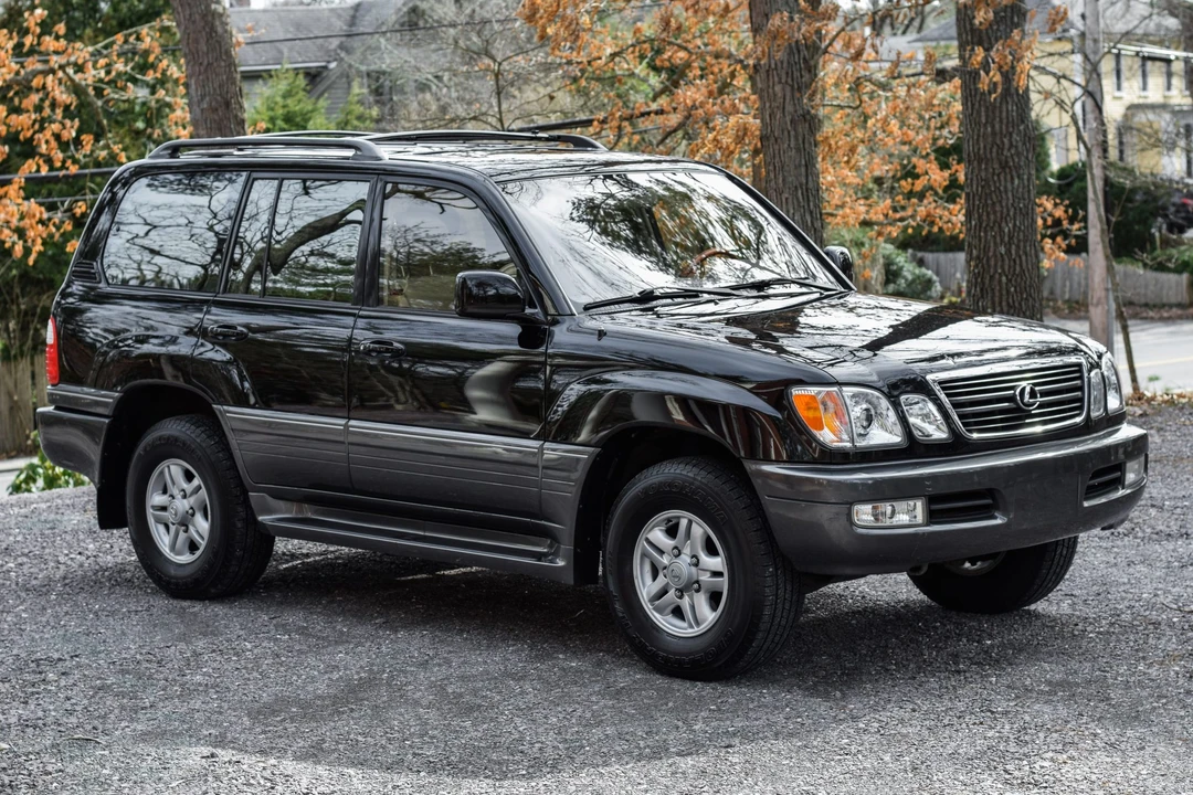 2000 Lexus LX 2nd Gen - Image 3 of 31