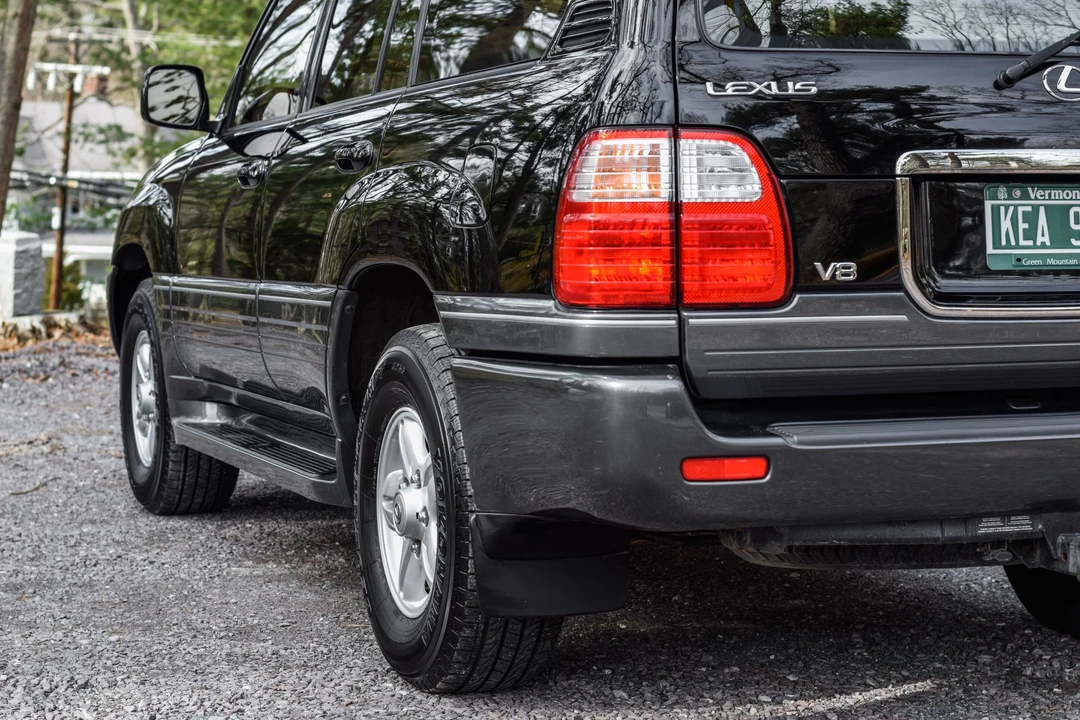 2000 Lexus LX 2nd Gen - Image 13 of 31