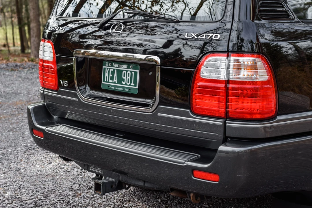 2000 Lexus LX 2nd Gen - Image 15 of 31
