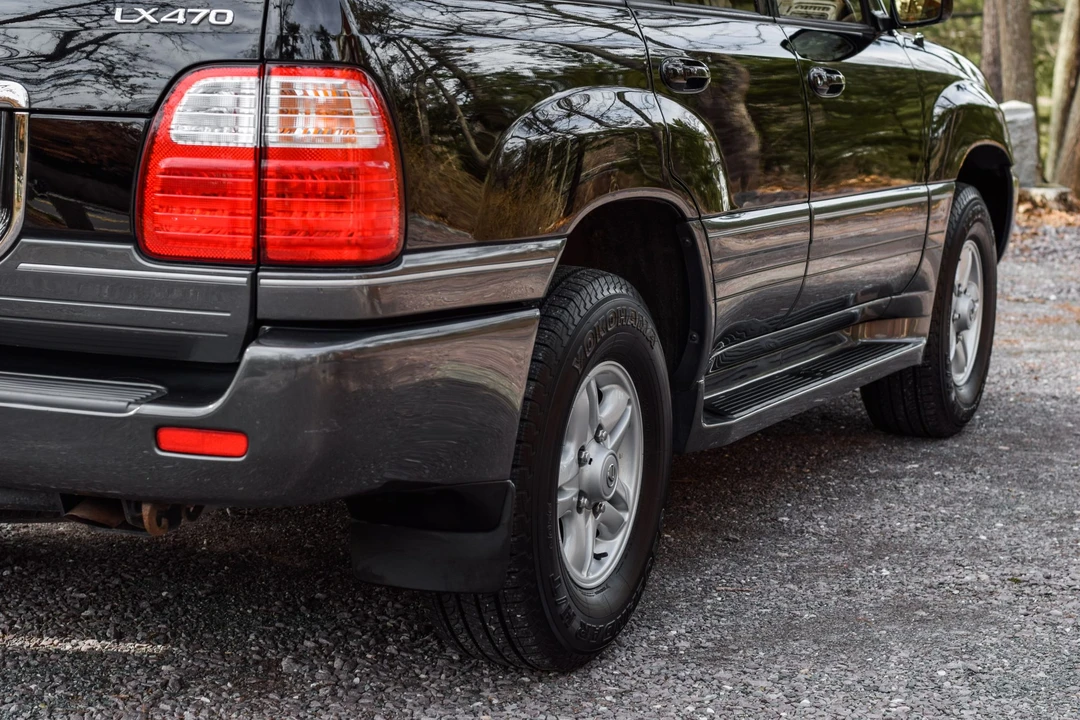 2000 Lexus LX 2nd Gen - Image 16 of 31