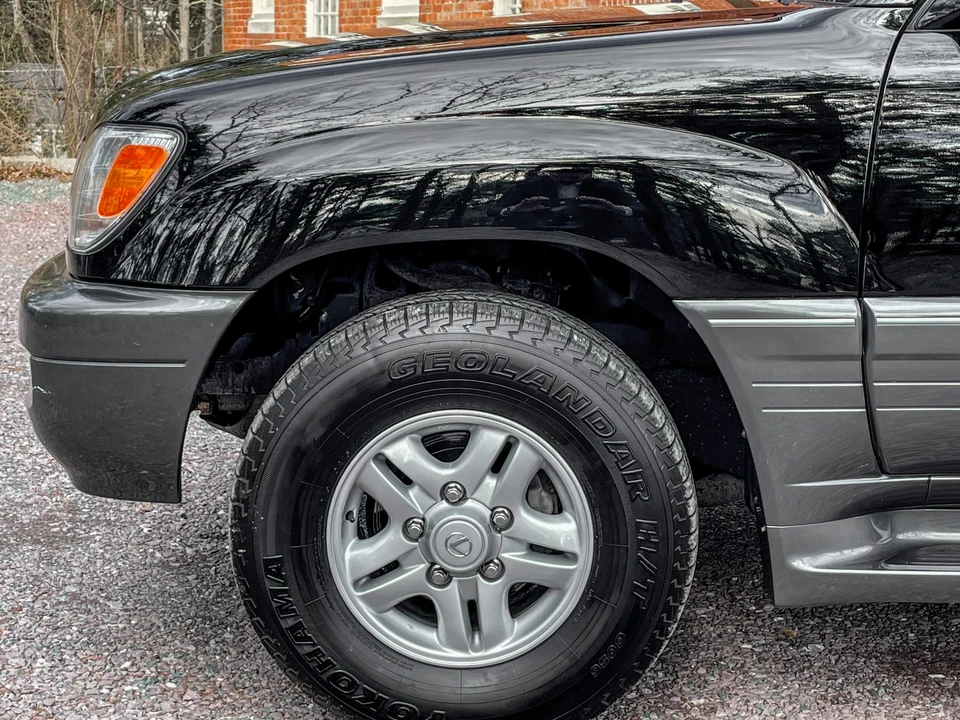 2000 Lexus LX 2nd Gen - Image 7 of 31