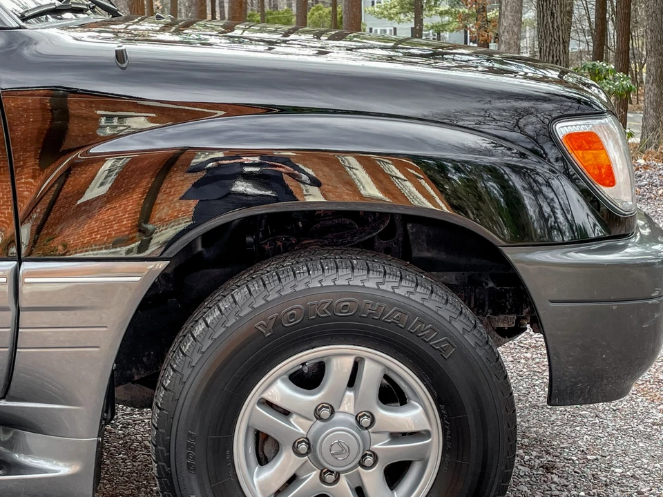 2000 Lexus LX 2nd Gen - Image 22 of 31