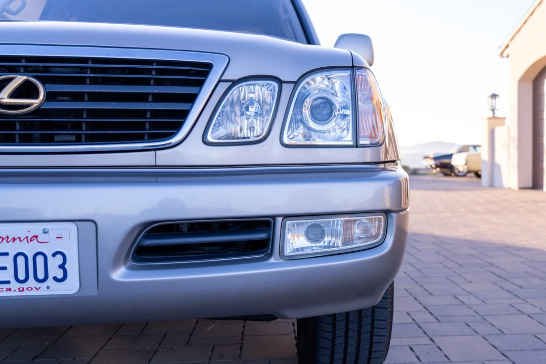 2000 Lexus LX 2nd Gen - Image 22 of 31