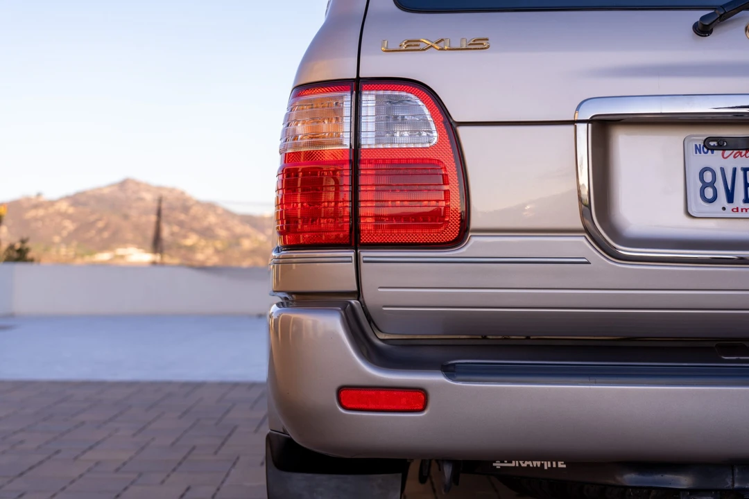 2000 Lexus LX 2nd Gen - Image 29 of 31