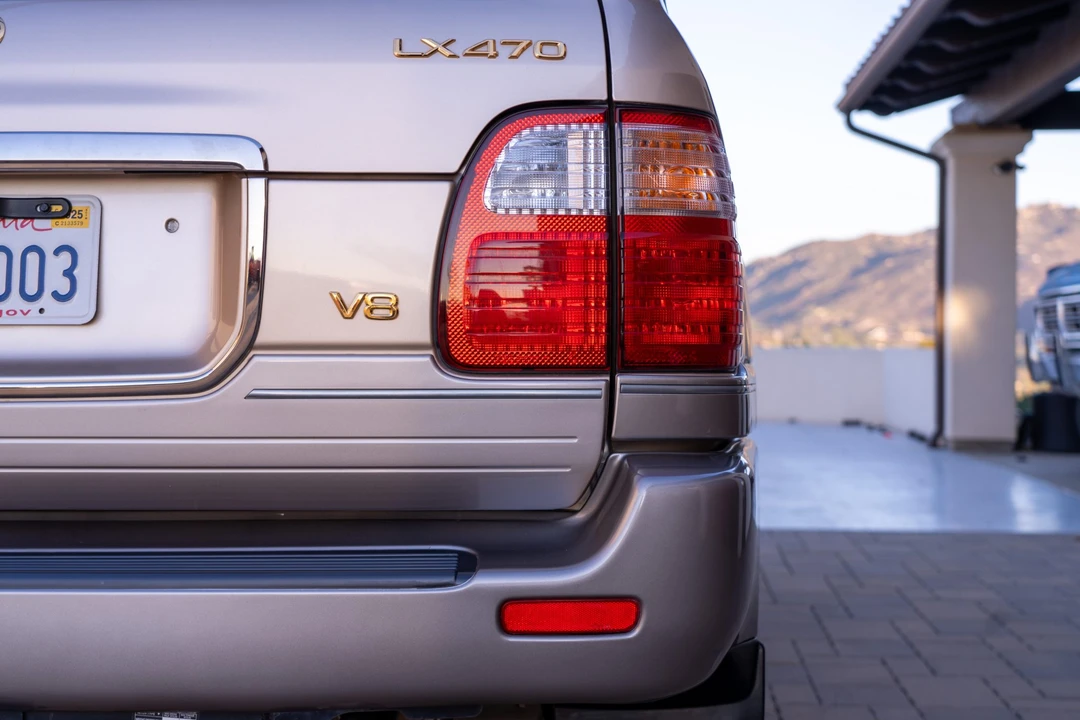 2000 Lexus LX 2nd Gen - Image 30 of 31