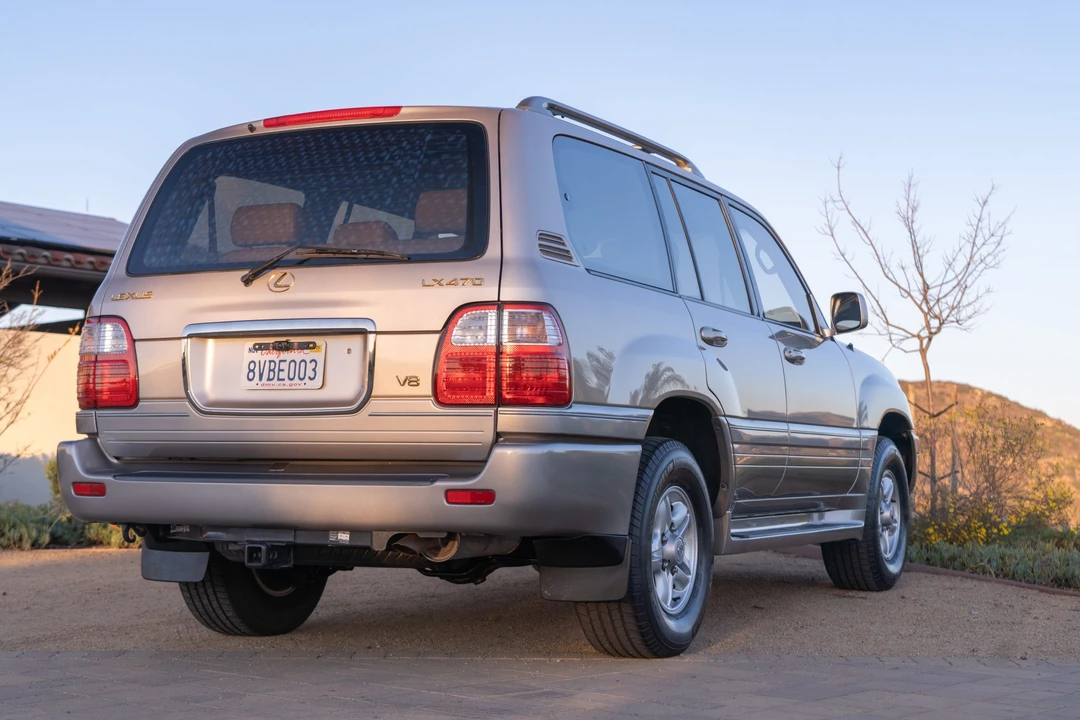 2000 Lexus LX 2nd Gen - Image 11 of 31