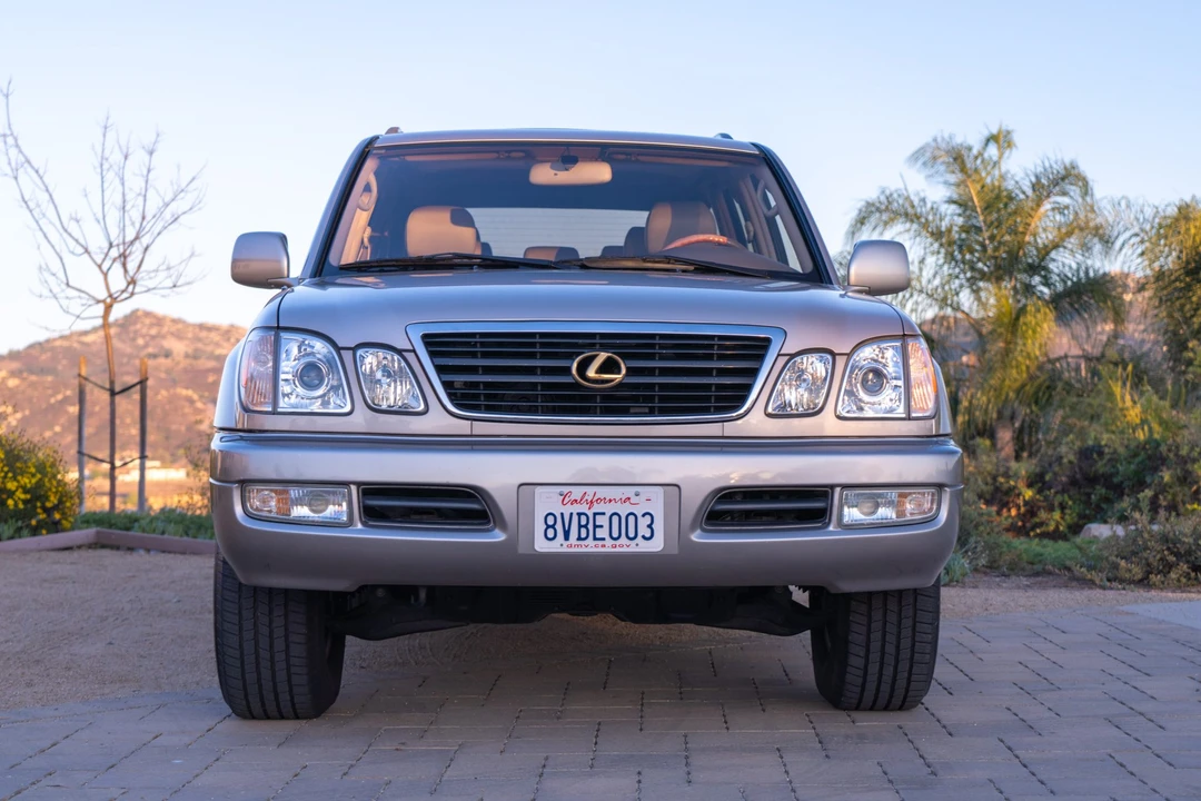 2000 Lexus LX 2nd Gen - Image 19 of 31