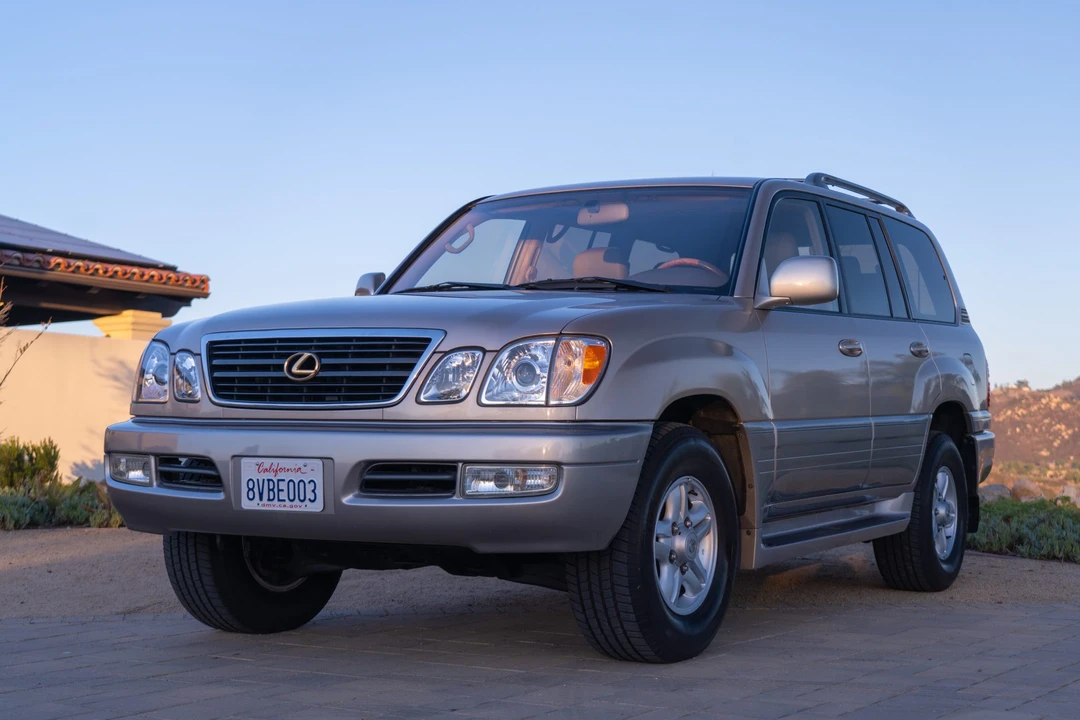 2000 Lexus LX 2nd Gen - Image 3 of 31
