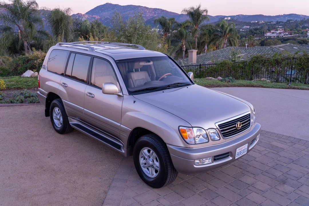 2000 Lexus LX 2nd Gen - Image 16 of 31