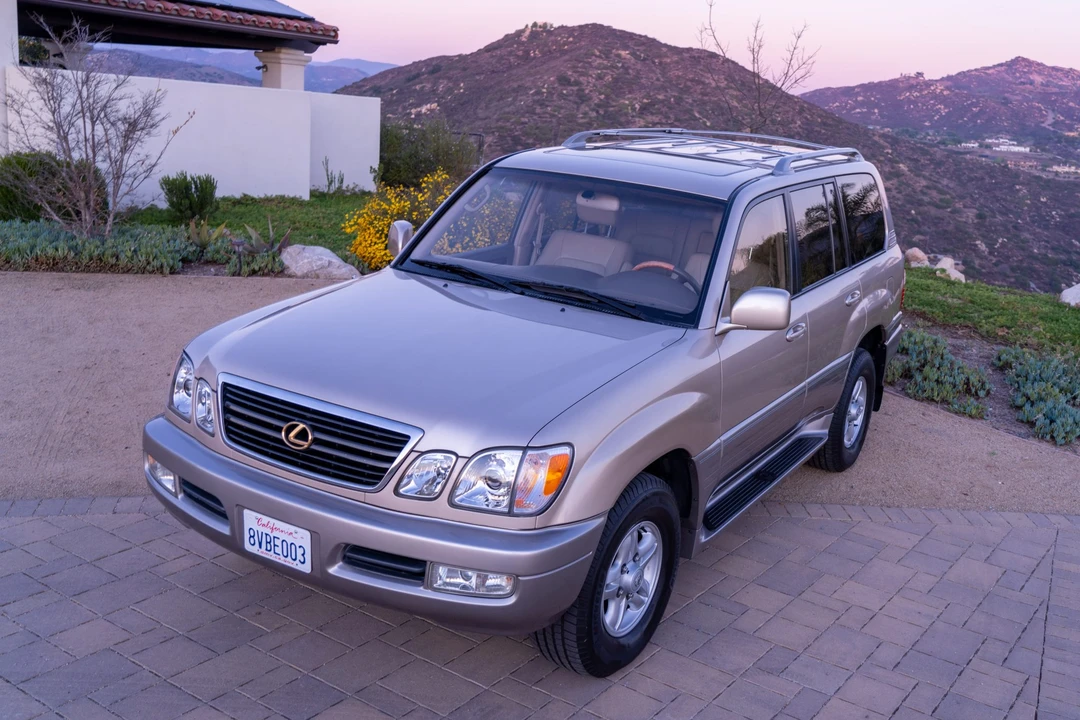 2000 Lexus LX 2nd Gen - Image 2 of 31