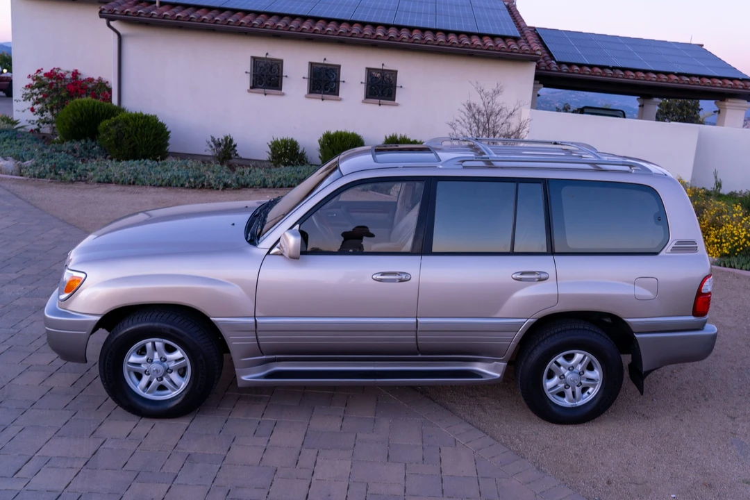 2000 Lexus LX 2nd Gen - Image 5 of 31