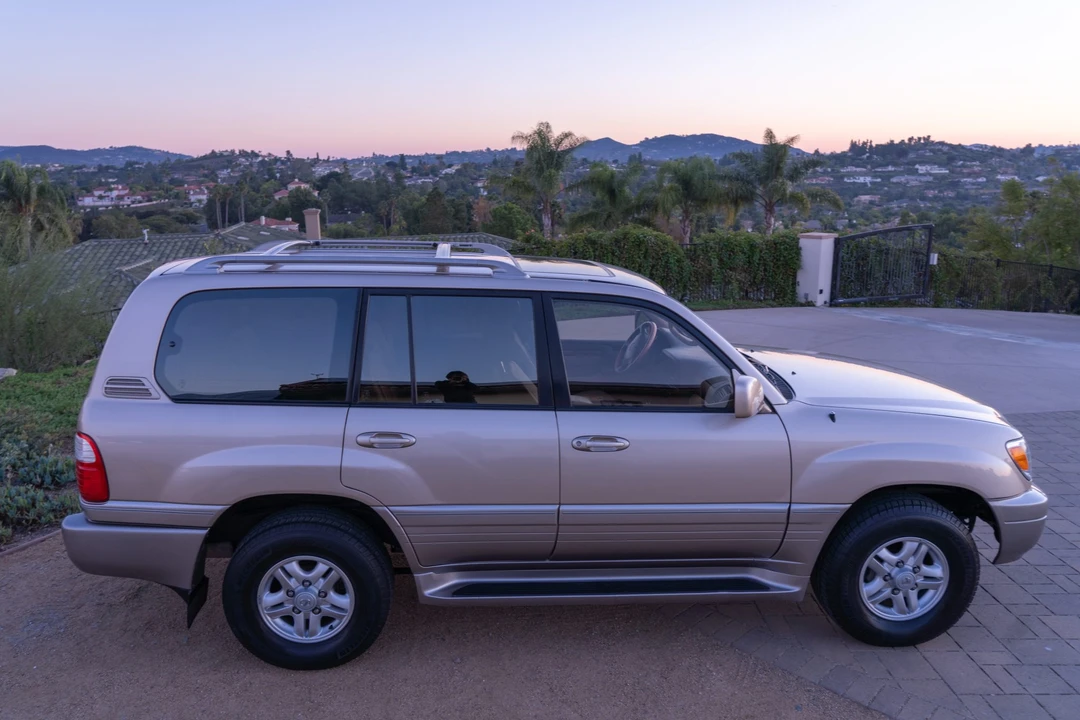 2000 Lexus LX 2nd Gen - Image 15 of 31