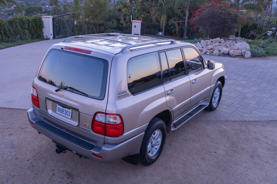 2000 Lexus LX 2nd Gen - Image 13 of 31