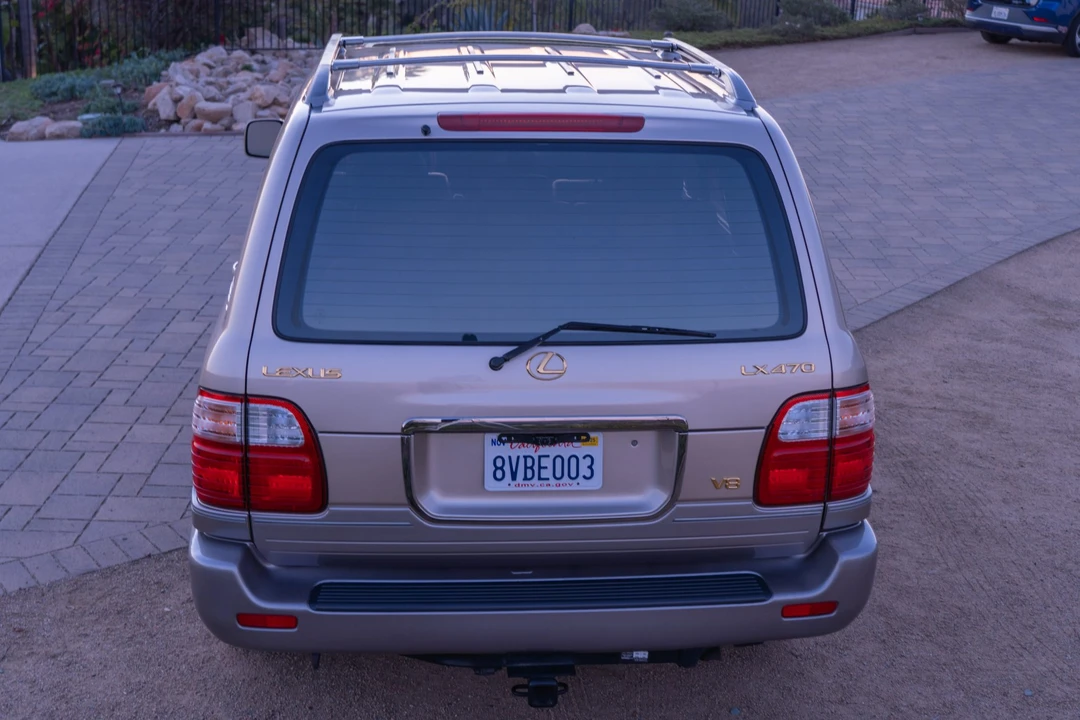 2000 Lexus LX 2nd Gen - Image 10 of 31