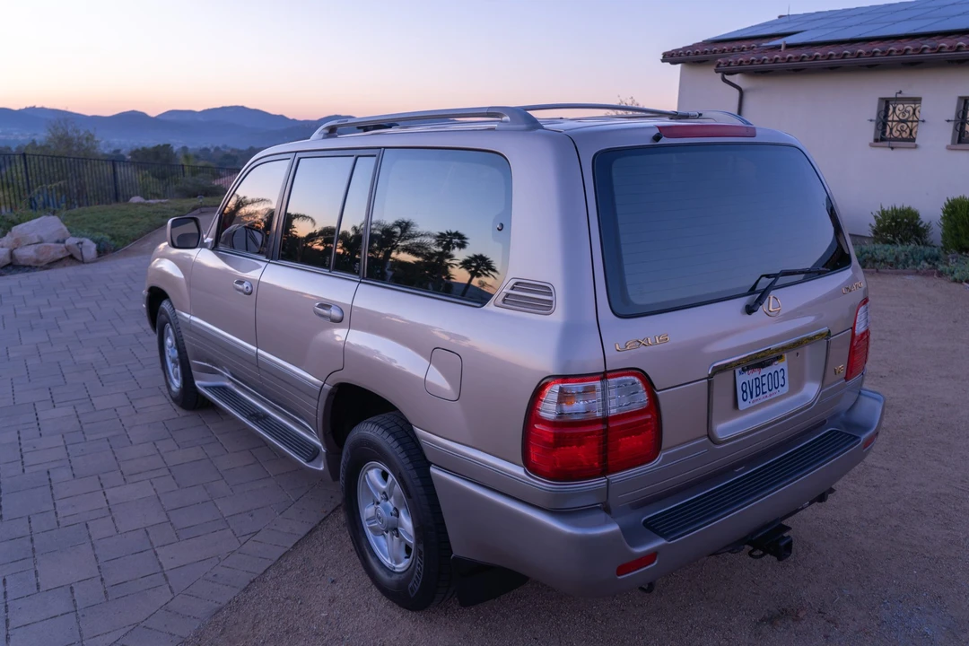 2000 Lexus LX 2nd Gen - Image 7 of 31