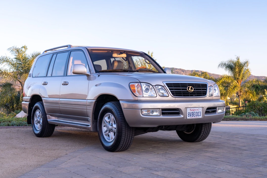 2000 Lexus LX 2nd Gen - Image 17 of 31