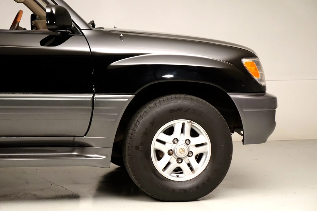 2000 Lexus LX 2nd Gen - Image 29 of 31