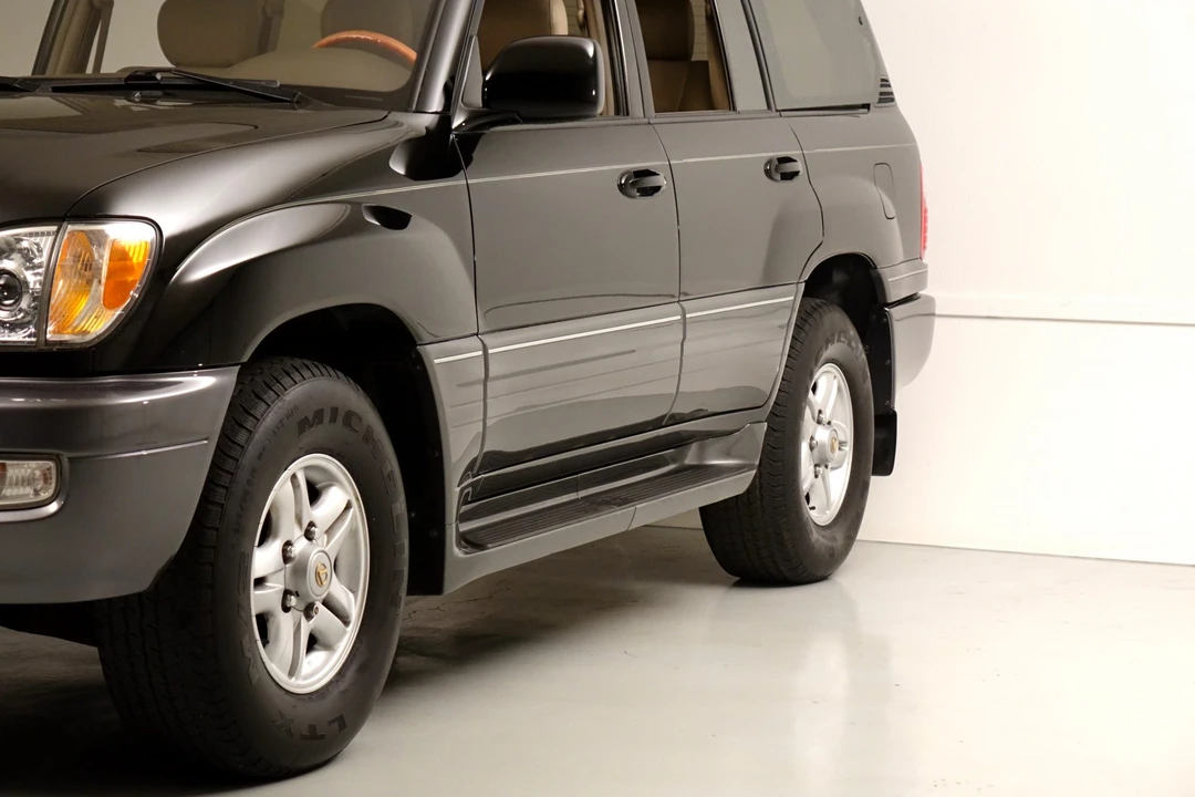 2000 Lexus LX 2nd Gen - Image 22 of 31