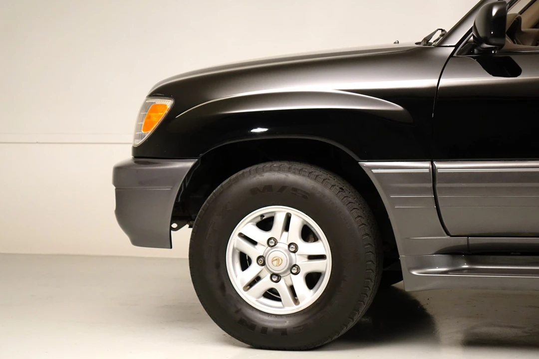 2000 Lexus LX 2nd Gen - Image 26 of 31