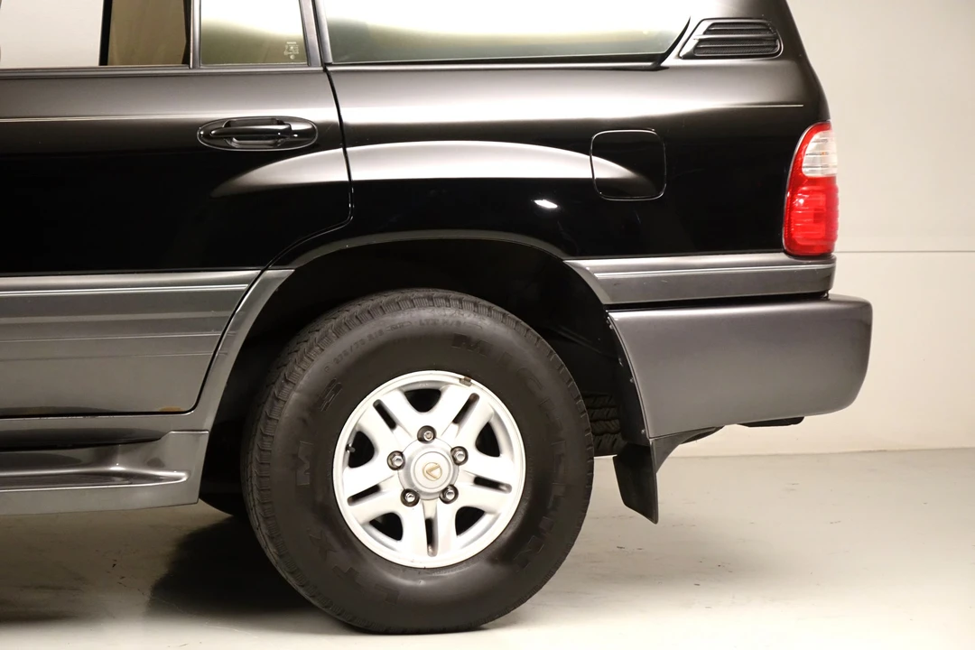 2000 Lexus LX 2nd Gen - Image 27 of 31