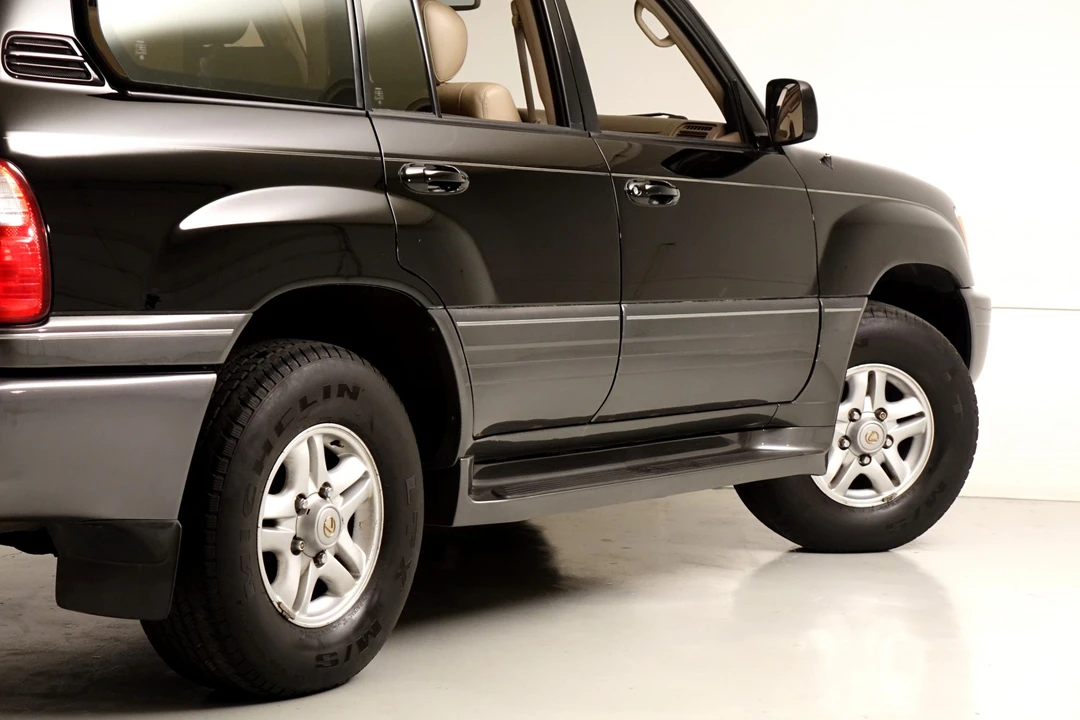2000 Lexus LX 2nd Gen - Image 20 of 31