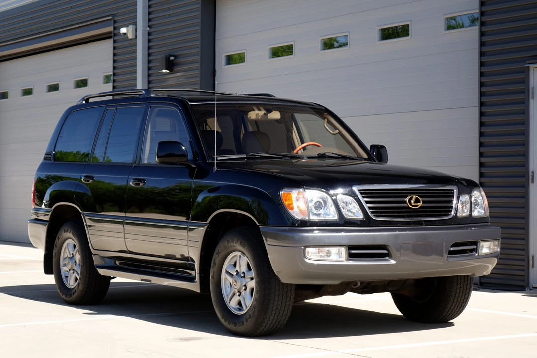 2000 Lexus LX 2nd Gen - Image 14 of 31