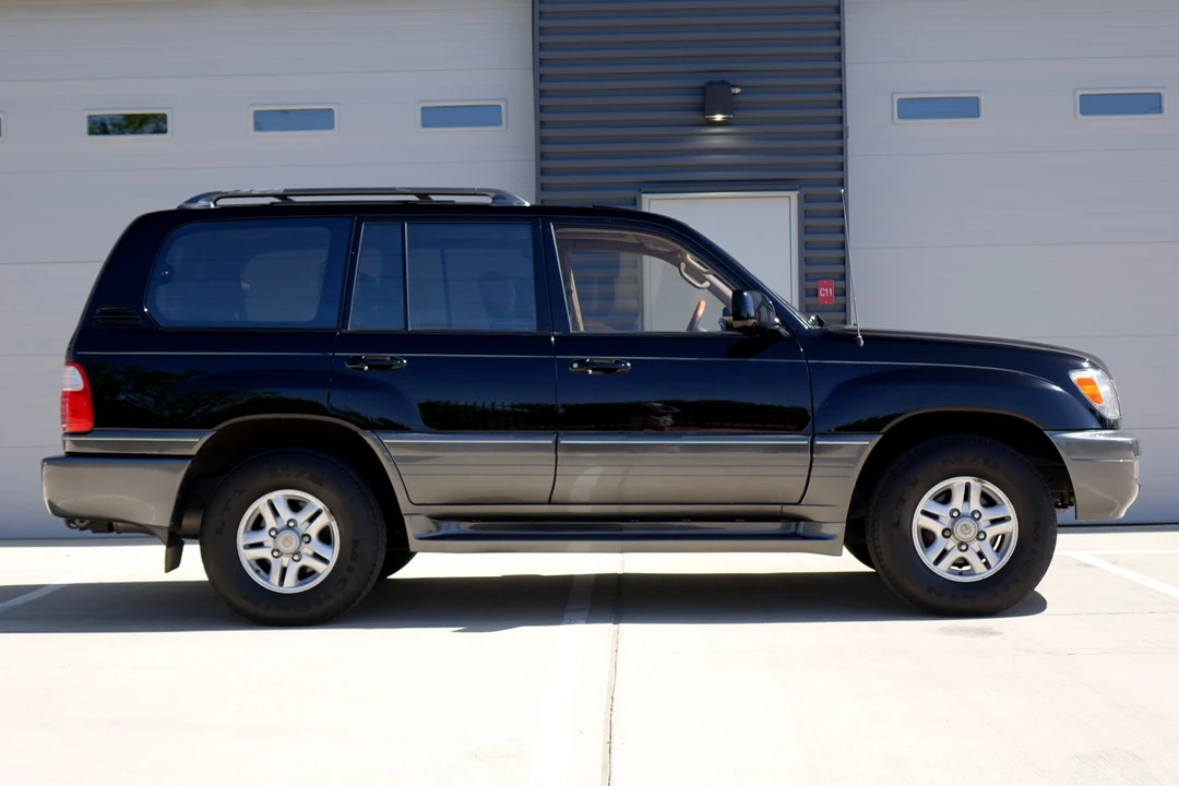 2000 Lexus LX 2nd Gen - Image 15 of 31