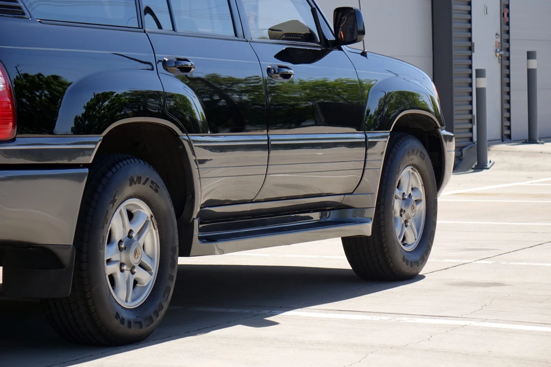2000 Lexus LX 2nd Gen - Image 19 of 31