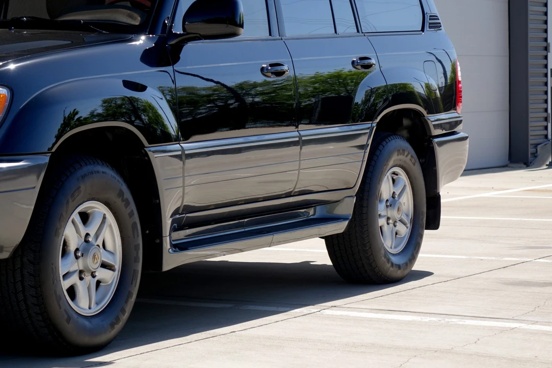 2000 Lexus LX 2nd Gen - Image 21 of 31