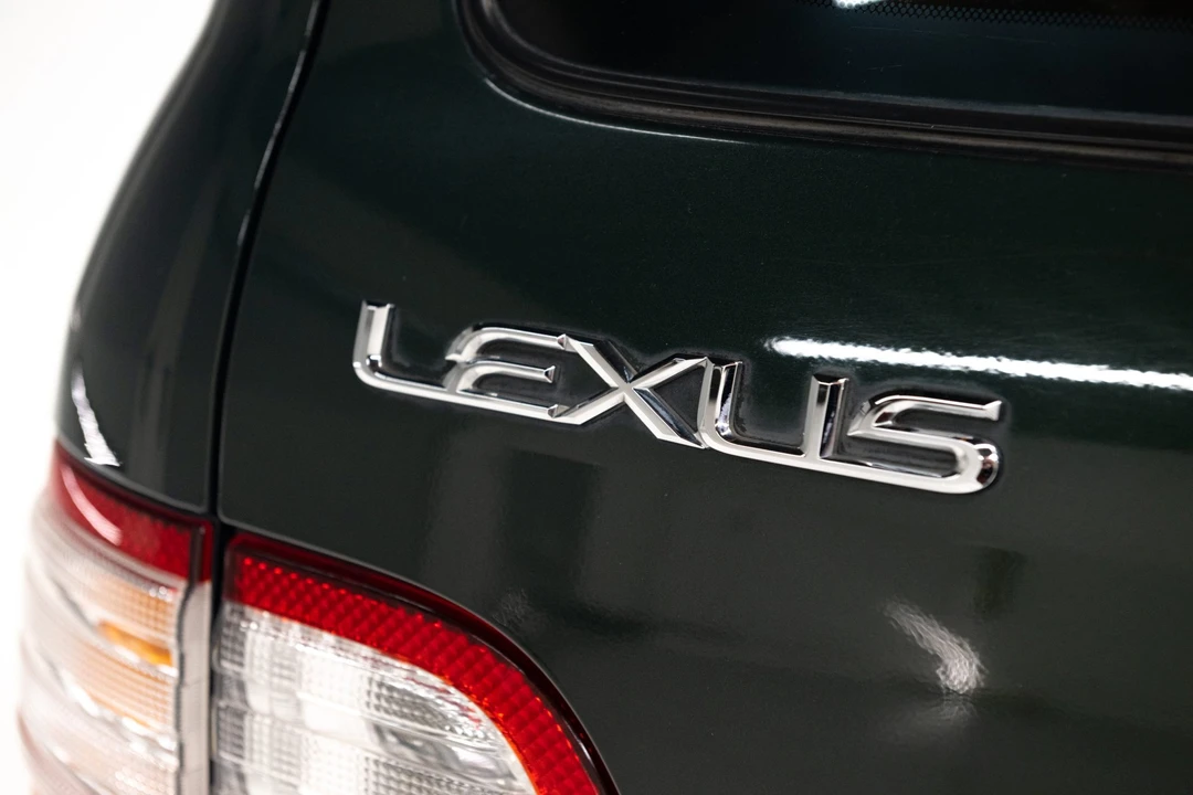 2000 Lexus LX 2nd Gen - Image 24 of 31