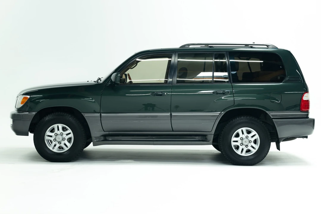 2000 Lexus LX 2nd Gen - Image 4 of 31