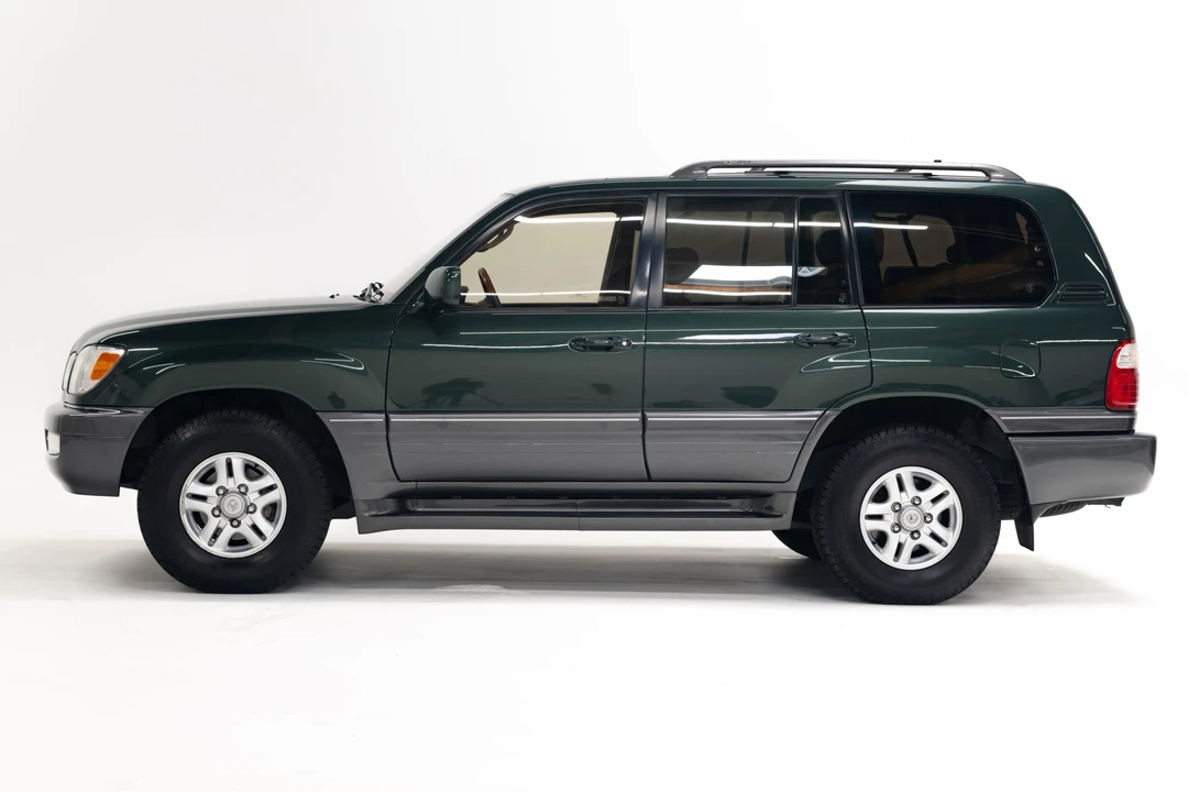 2000 Lexus LX 2nd Gen - Image 3 of 31