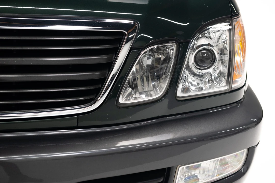 2000 Lexus LX 2nd Gen - Image 17 of 31