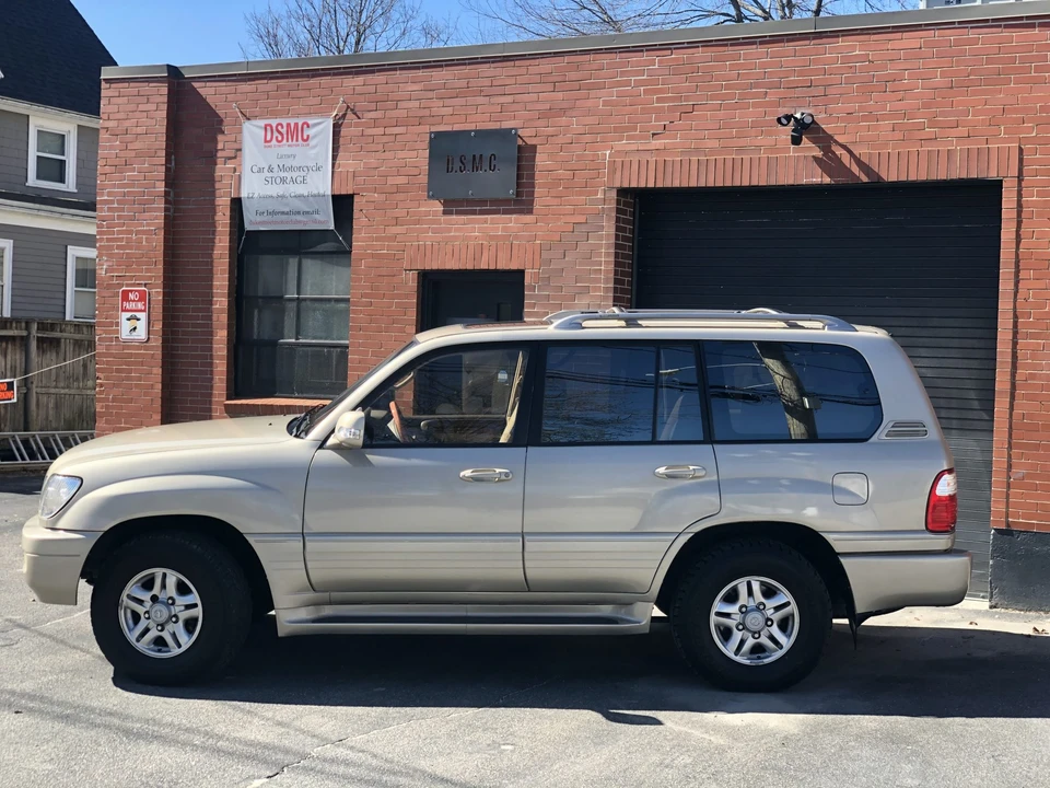 2000 Lexus LX 2nd Gen - Image 5 of 31