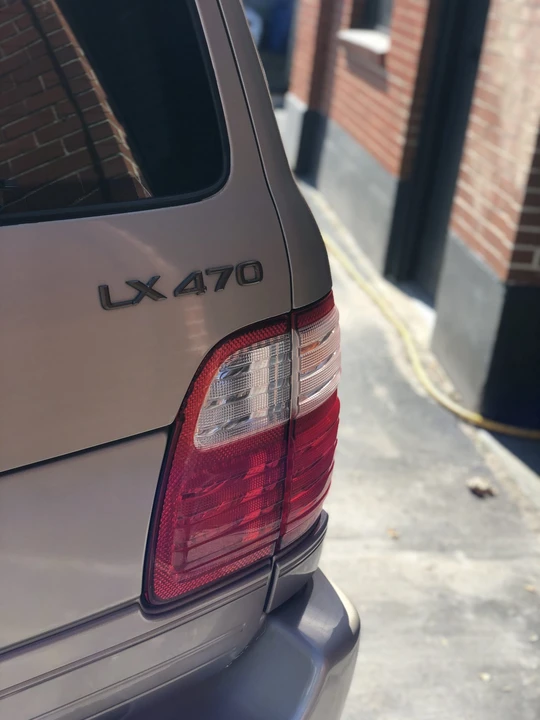 2000 Lexus LX 2nd Gen - Image 26 of 31