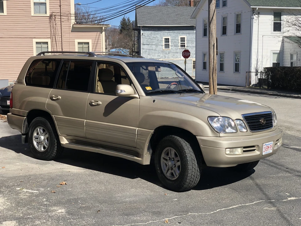 2000 Lexus LX 2nd Gen - Image 2 of 31