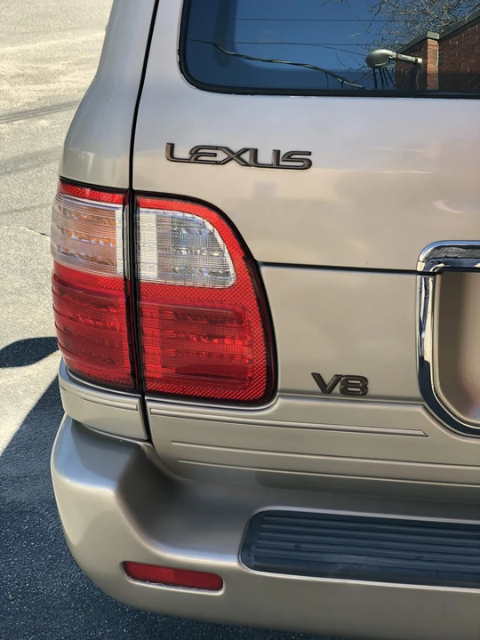 2000 Lexus LX 2nd Gen - Image 25 of 31