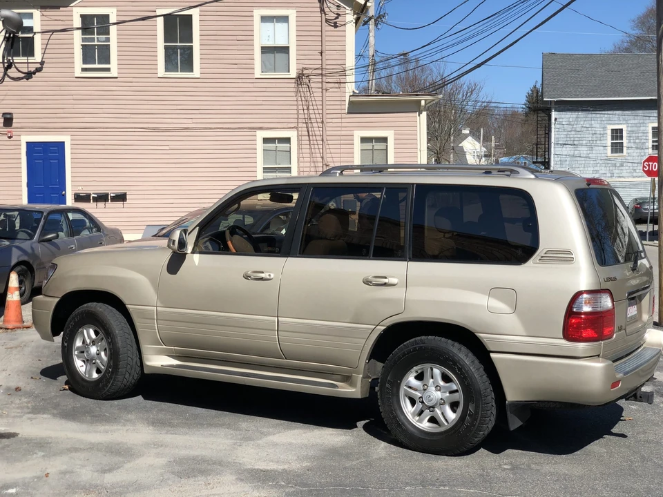 2000 Lexus LX 2nd Gen - Image 7 of 31