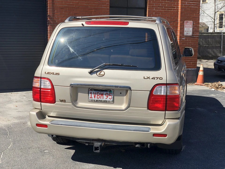 2000 Lexus LX 2nd Gen - Image 11 of 31