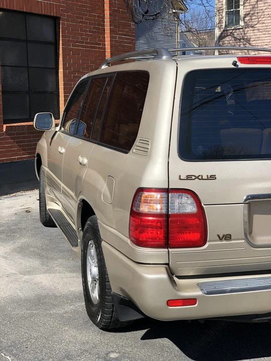 2000 Lexus LX 2nd Gen - Image 19 of 31