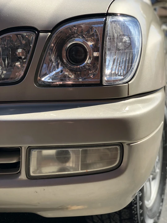 2000 Lexus LX 2nd Gen - Image 17 of 31