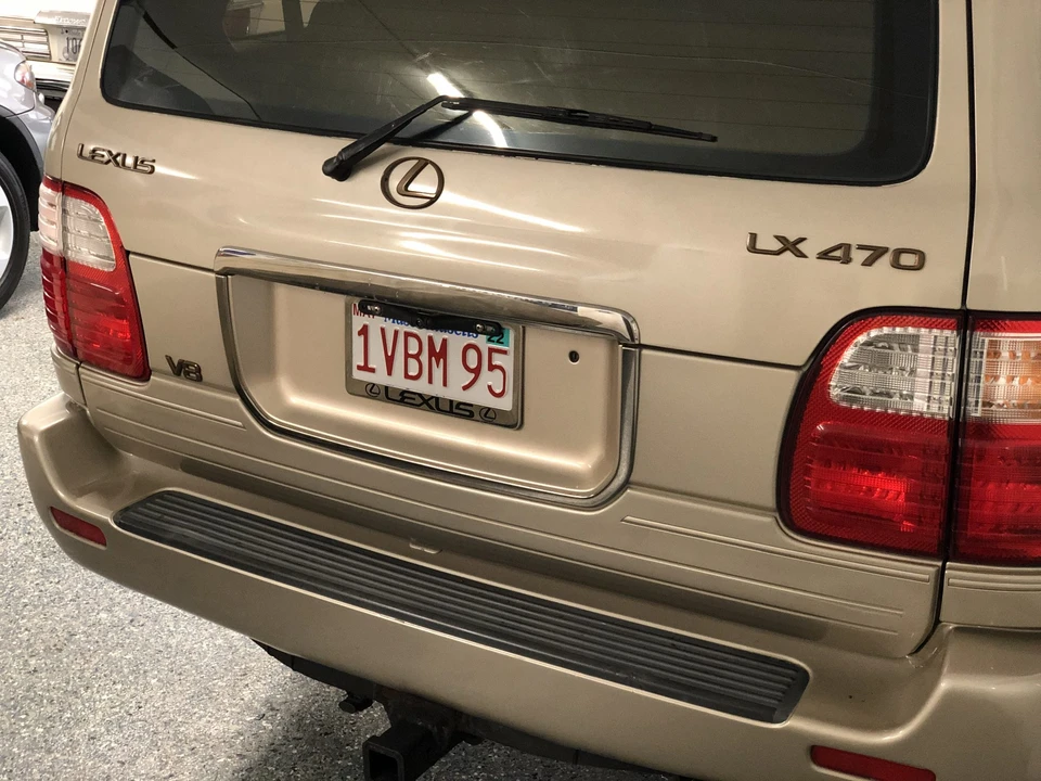 2000 Lexus LX 2nd Gen - Image 23 of 31