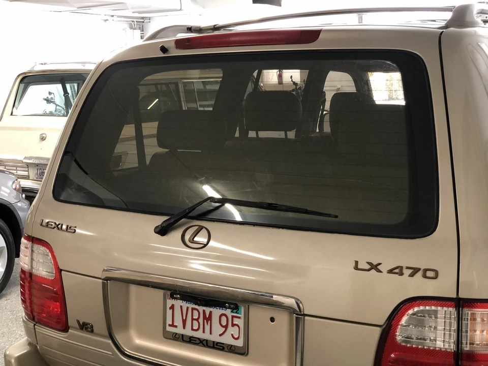 2000 Lexus LX 2nd Gen - Image 22 of 31