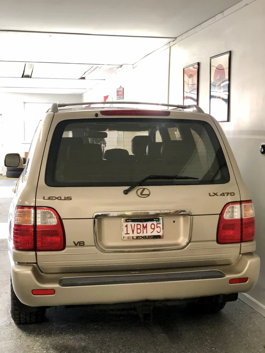 2000 Lexus LX 2nd Gen - Image 10 of 31