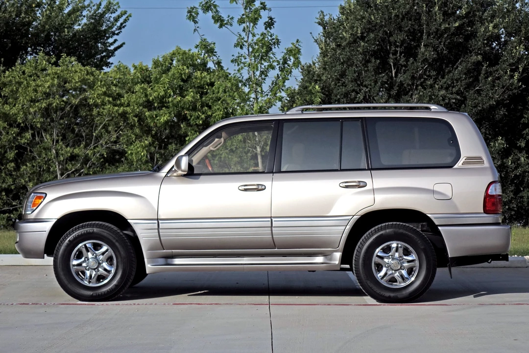 2000 Lexus LX 2nd Gen - Image 3 of 31